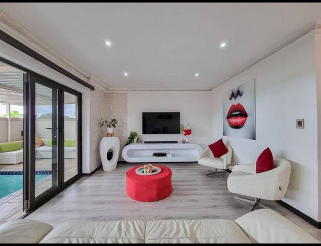 5 BEDROOM HOUSE FOR SALE IN WOODVIEW